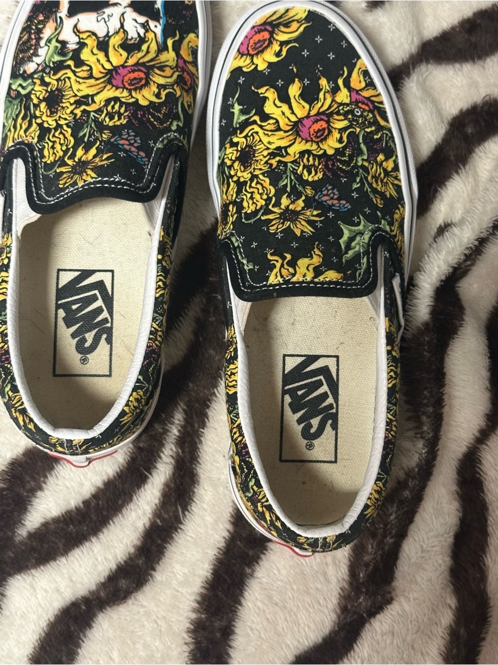 Vans Skull Print Slide Ons - Picture 6 of 7